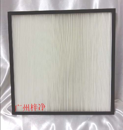 板式中效過濾器設(shè)計特點：風量大、阻力小、結(jié)構(gòu)堅固、可重復(fù)清潔使用。