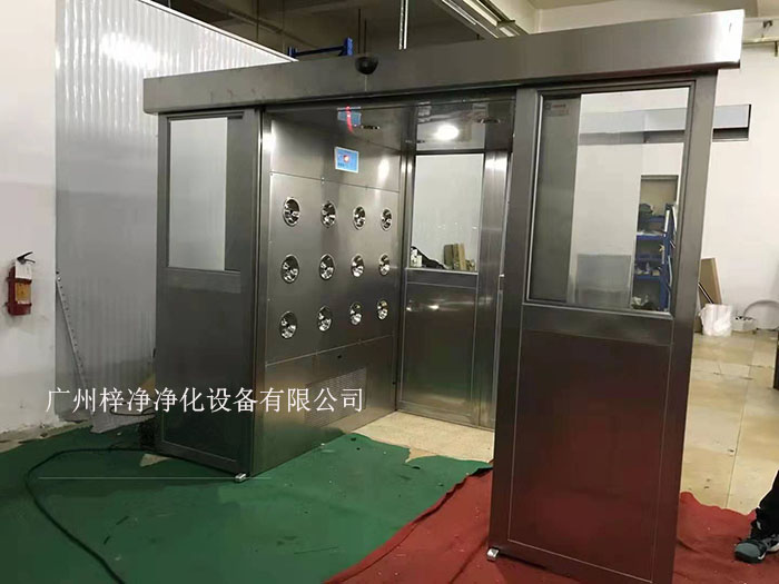 貨淋室是人員和貨物進入潔凈室所必需的通道，它可以減少貨物進出潔凈室所帶來的污染問題。