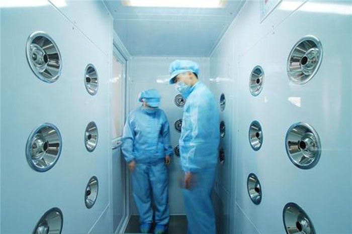 啟動風淋室按下啟動按鈕，風淋室開始工作，風機啟動，過濾器開始過濾空氣。