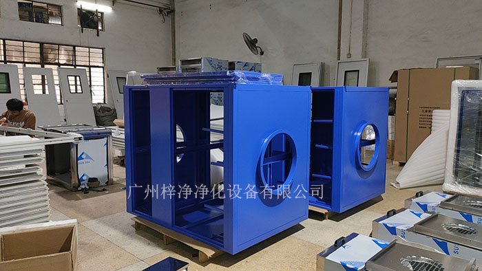 空氣過濾箱內部結構裝的初效空氣過濾器，高效空氣過濾器，風機。