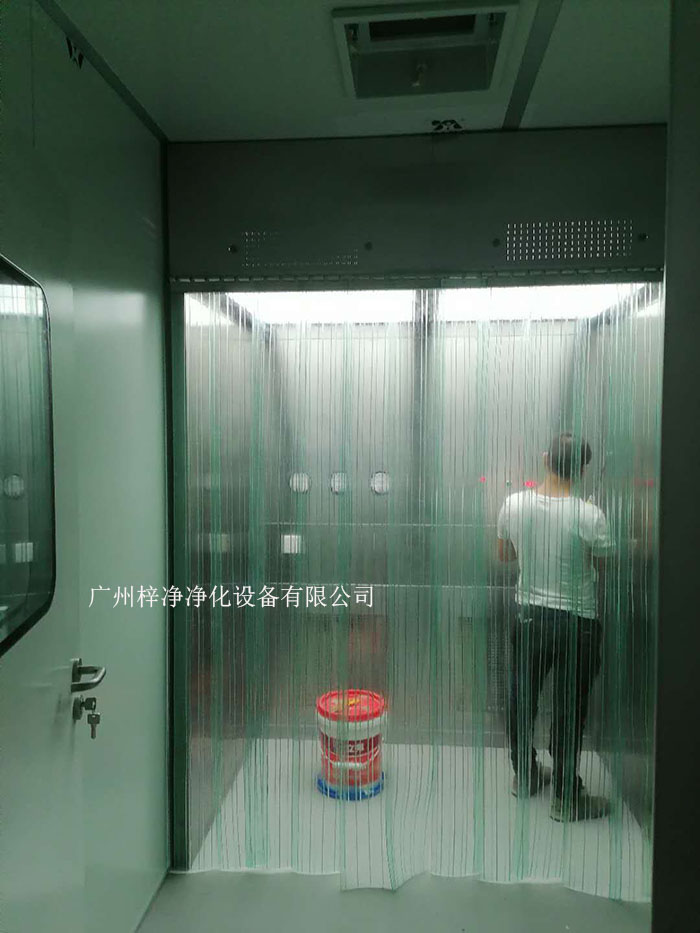 負(fù)壓稱(chēng)量室（罩）在潔凈車(chē)間的設(shè)計(jì)應(yīng)符合藥廠GMP要求