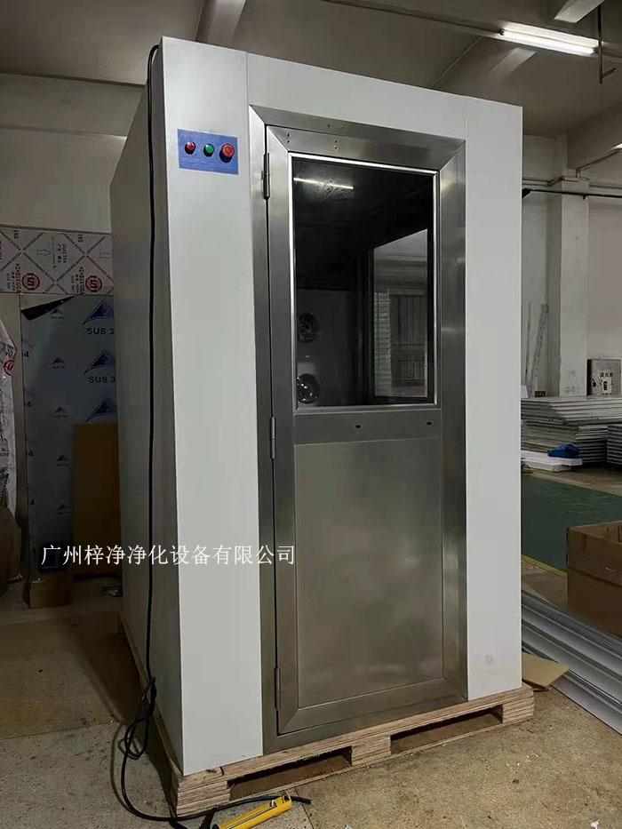 風淋室作為潔凈室中的關鍵空氣凈化設備之一